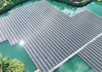 Solarschwimmende Montage