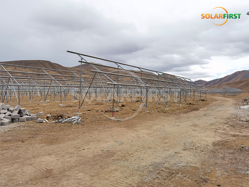 60-MWp-Solar-Freiflächenkraftwerk in Tibet