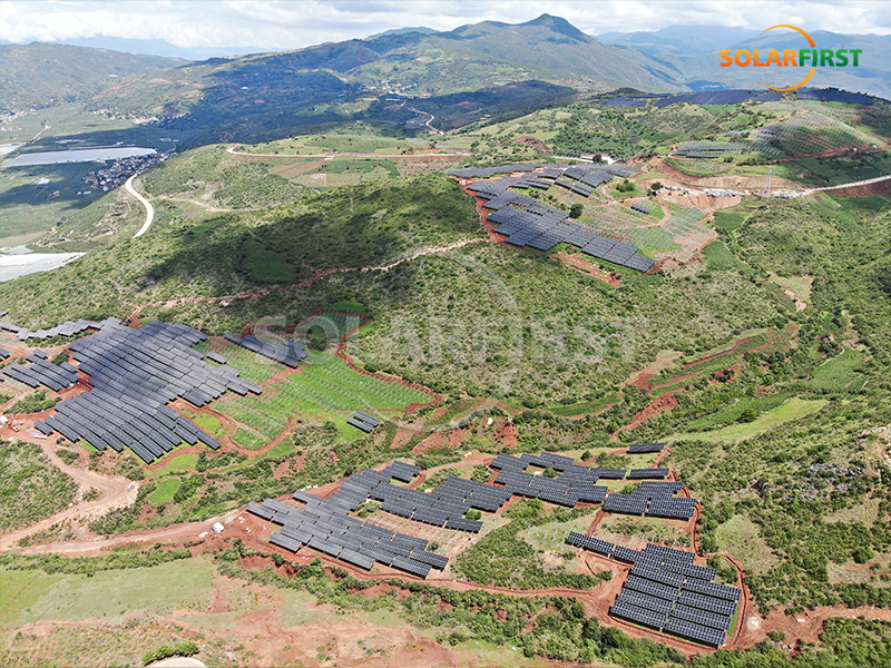 60-MWp-Solar-Freiflächenkraftwerk in China