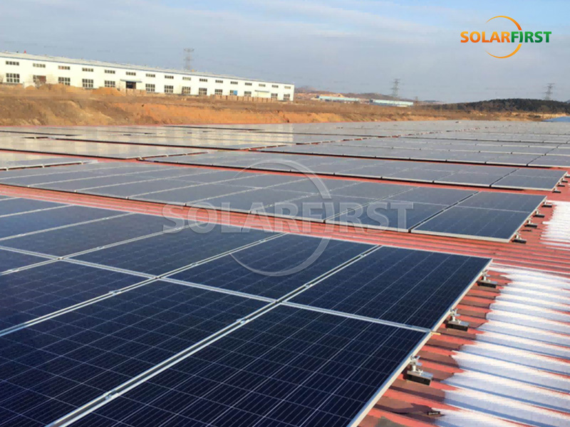 5,6-MWp-Solarkraftwerk mit Metalldach in China