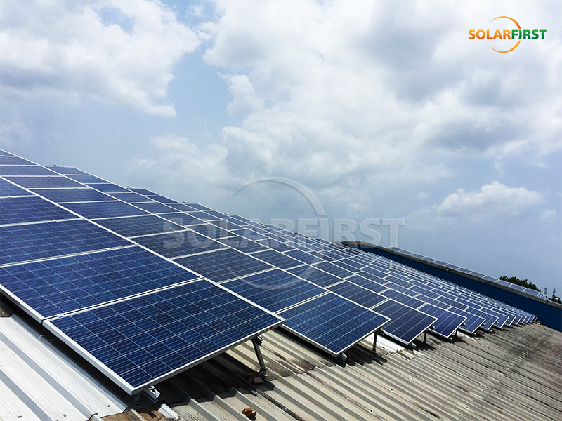 15-MWp-Solarkraftwerk mit Metalldach in China