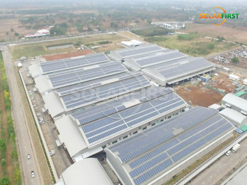 8,8-MWp-Solarkraftwerk mit Metalldach in Thailand