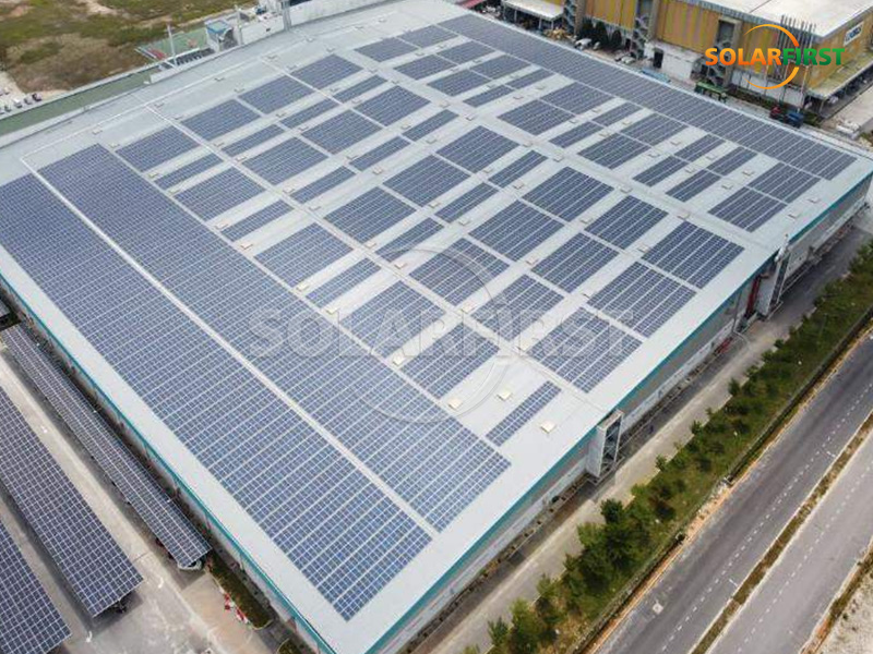 4,4-MWp-Solarkraftwerk mit Metalldach in Malaysia