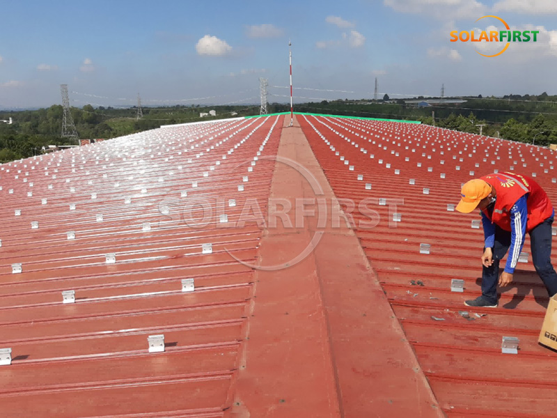 6-MWp-Solarkraftwerk mit Metalldach in Vietnam