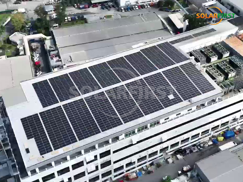 1,5-MWp-Solarkraftwerk mit Metalldach in Malaysia