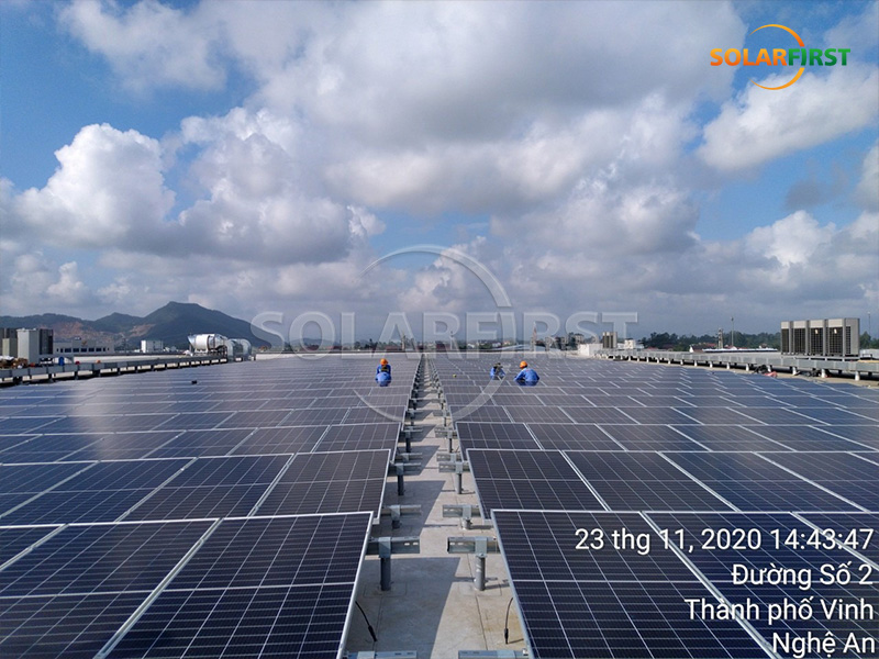 2-MWp-Solarkraftwerk mit Betondach in Vietnam
