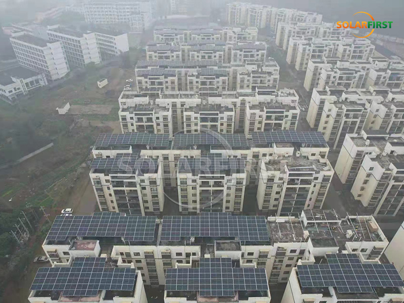 300-MWp-Solarkraftwerk mit Betondach in China