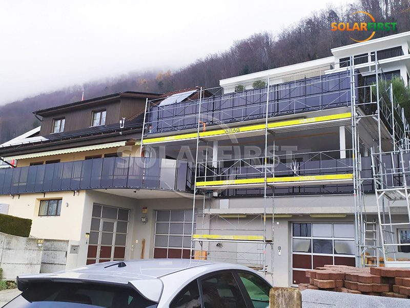 8 kWp Solar-BIPV-Balkonzaunlösung in der Schweiz