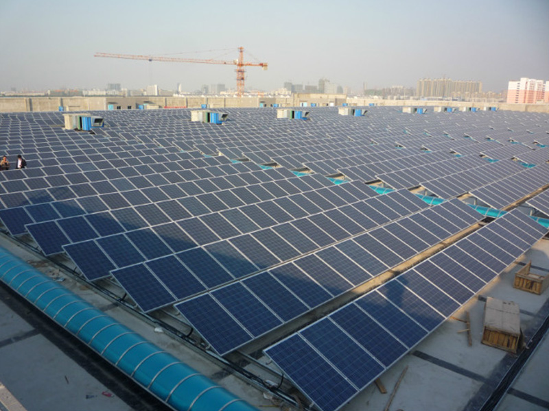 Solar First Dachmontageserie: Verstellbares Stativsystem für Flachdächer